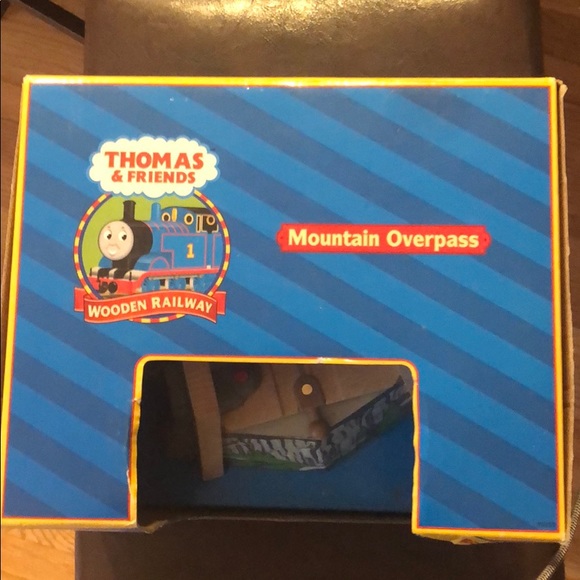 thomas the train mountain overpass set